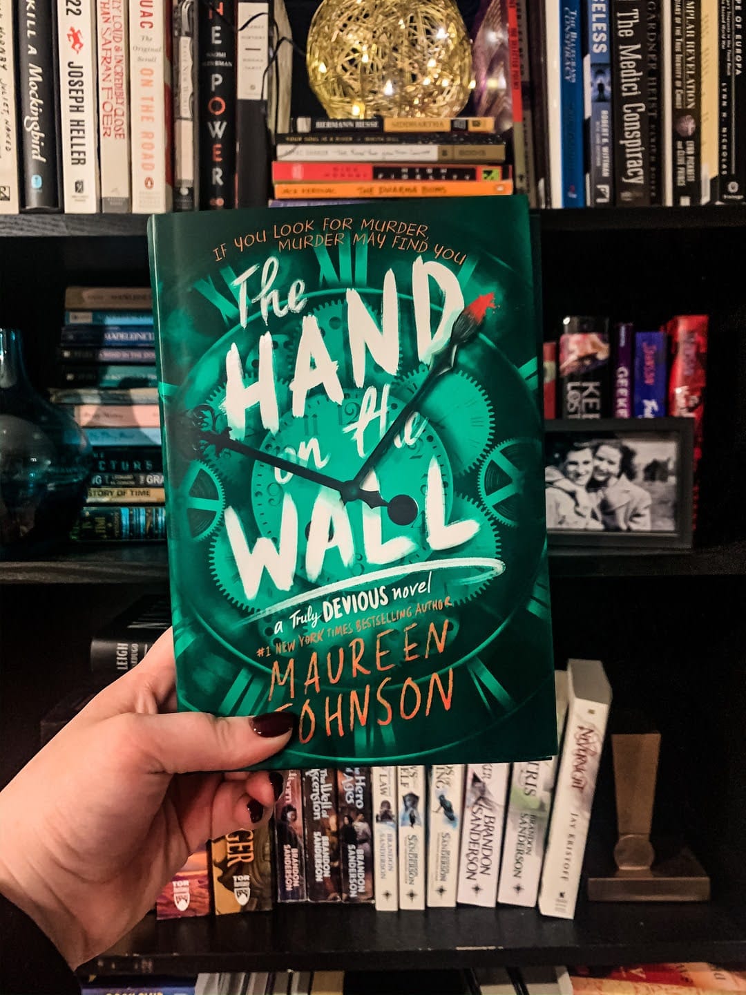 The Hand On The Wall by Maureen Johnson || Review