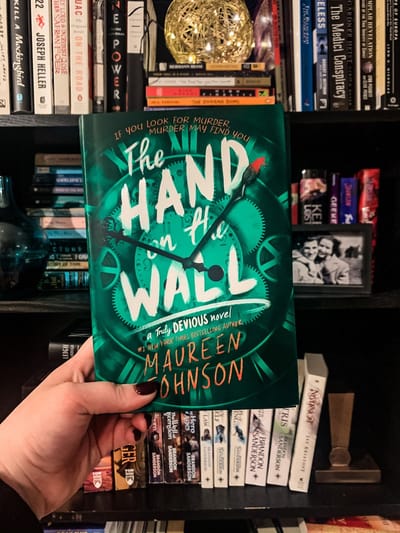 The Hand On The Wall by Maureen Johnson || Review